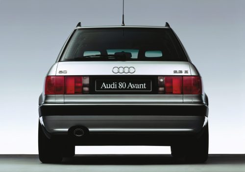 Dieses Foto zeigt einen Audi 80 Avant, der ab dem Jahr 2022 als Oldtimer gilt.